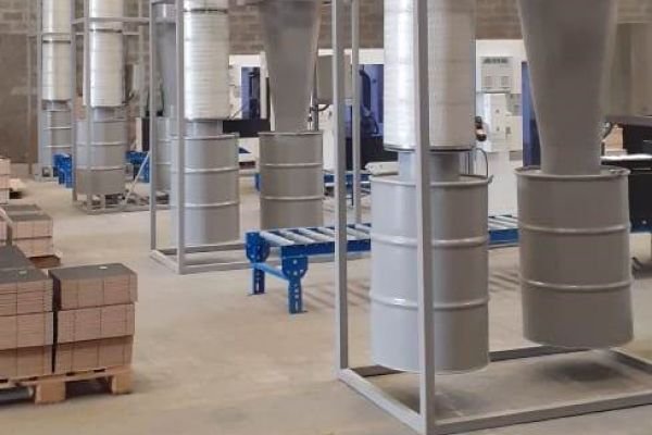 Sistema de extracción de polvo de maderas para taladros múltiples